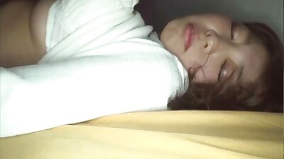 金发女人的山雀用性玩具打屁股束缚了深喉咙自慰